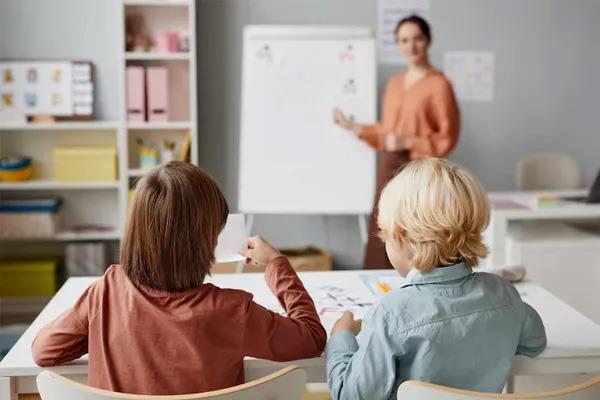کوچینگ در کلاس درس: چگونه یادگیری را به تجربه‌ای ماندگار تبدیل کنیم